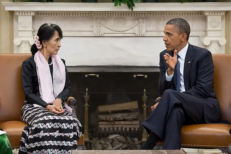 Aung San Suu Kyi and Barack Obama, seated in the White House